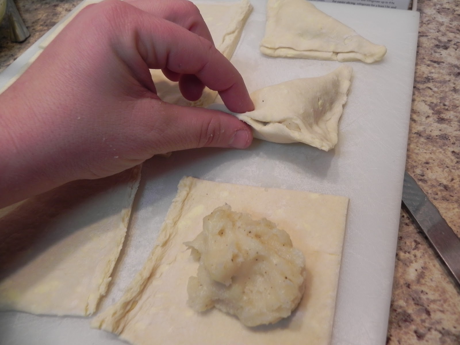 Лепим пирожки с картошкой